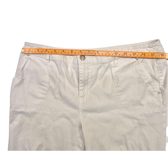 Dressbarn Women’s White Capri Jeans – Size 8 – Stretch Denim with Rhinestones - Picture 9 of 11